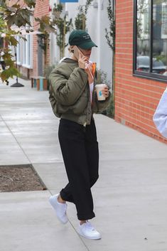 Hailey Baldwin Street Style, Minimal Stil, Hailey Bieber Outfits, Pilates Outfit, Cosy Outfit, Legging Outfits, Model Outfits, Easy Trendy Outfits, Street Style Winter