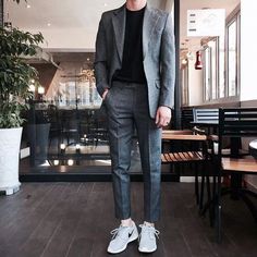 Korean Men Fashion, Vintage Suit Men, Korean Casual Outfits, Mens Trendy Outfits, Mens Fashion Classy, Mens Fashion Casual Outfits, Stylish Mens Outfits