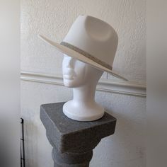 Complete Your Summer Look In This Gorgeous Fedora Style Hat On White. Brim: 2 1/2 In. Head Circumference: 23 In. (Hat Size Is Adjustable) Never Worn. White Fedora Hat, White Fedora, Fedora Style, Fedora Hat Women, Summer Look, Fedora Hat, Head Circumference, Hat Sizes, Summer Looks