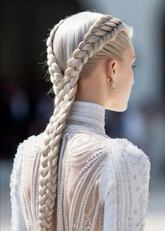 Braiding Ideas For White Women, Long White Hairstyles For Women, Blonde Warrior Woman Aesthetic, Intimidating Hairstyles, Native American Braids For Women, Woman Viking Hairstyles, Combat Hairstyles, Complex Braided Hairstyles, Battle Hairstyles