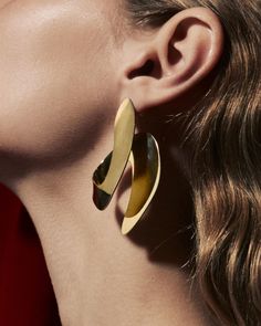 12 Stylish Minimalist Earrings Ideas To Try 70s Jewelry Accessories, South African Jewelry, Wedding Jewelry Photography, Plastic Butterfly, 60s Jewelry, 70s Jewelry, Modern Silver Jewelry, Whose Line, Fine Silver Jewelry