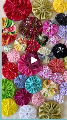 several different types of hair bows are arranged on a table with the words, how to make