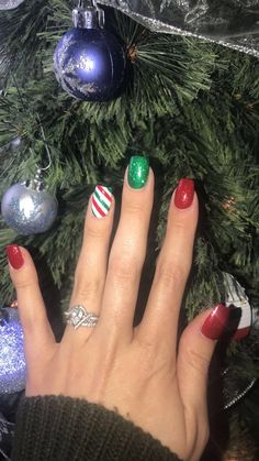 Non Acrylic Nail Ideas Christmas, Cute Nails Acrylic Short Christmas, Holiday Glitter Nail Designs, Cute Short Christmas Nails Acrylic, Simple Christmas Nails No Design, Gel Nail Designs For Fall French Tip, Short Acrylic Nails Ideas Christmas, Gelmoment Christmas Nails, Dipping Powder Christmas Nails