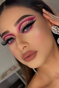 Pink Glitter Makeup Looks, Bachelorette Makeup, Pink Glam Makeup, Eye Makeup Pink, Gray Hairstyles