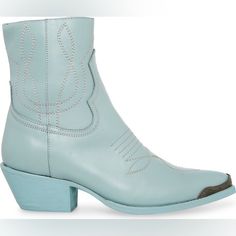 Unworn Steve Madden Greyson Baby Blue Leather Women's Us Size 6 Cowboy Booties Blue Casual Booties With Round Toe, Casual Blue Booties With Round Toe, Casual Blue Round Toe Booties, Casual Blue Booties For Spring, Casual Blue Spring Booties, Western Blue Boots With Round Toe, Blue Western Boots With Round Toe, Western Blue Boots For Spring, Trendy Blue Leather Boots