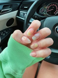 Colourful Daisy Nails, Clear Flowers Nails, Cute Almond Spring Nails, Multi Colored Flower Nails, Nails 2023 Trends Flower, Clear Flower Nail Designs, Oval Daisy Nails, Spring Nails Floral Design, Summer Flower Nails 2023