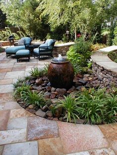 Now that the warm weather has arrived, it's time for the annual spruce-up of my outdoor space. I used these clever ideas to make those areas feel like an Backyard Fountains Landscaping, Landscaping Fountain, Deck Redo, Backyard Fountain, Tank Pools, Design Per Patio, Xeriscape Landscaping, Hawaii Landscape, Taman Air