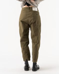 Applied Art Forms DM1-1 Japanese Cargo Pant in Military Green. Inspired by a Swedish-issue deadstock item, handcrafted in Japan from Japanese Cotton Cordura.Front pleats allow a fitted waist whilst the cut presents as a relaxed fit. This garment is designed and dyed to fade over time 70% cotton, 30% nylon Soft yet tough Japanese Cotton Cordura fabric Pleats at the front, hem and below the waistband Life vest button detail Garment dyed Front pockets Single reinforced back pocket, attached to side Japanese Cargo Pants, Utilitarian Fashion, Japanese Street Fashion Men, Japanese Workwear, Japanese Pants, Applied Art, Work Wear Outfits, Life Vest, Applied Arts