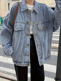 Bjux - Womens Blue Loose Fit Denim Coat with Long Sleeves and Flap Detail, featuring a Stylish Washed Lapel - Premium Denim Jacket Denim Coat Women, School Outfit Women, Denim Jacket Outfit, Jean Vintage, Outwear Coat, Denim Chic, Denim Jacket Women, Casual Coat, Denim Coat