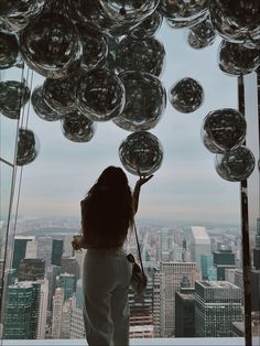 NYC 
Summit 
Foto idea Nyc Picture Ideas, New York Photo Ideas, Summit One Vanderbilt, New York Noel, One Vanderbilt