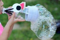 Activités amusantes pour enfants avec du savon Bubble Snake, Stem Art, Colored Bubbles, Kids Bubbles, Early Learning Centre, Outdoor Activities For Kids, Childrens Games, Camping Crafts