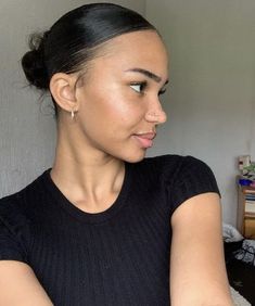 Argument Quotes, Bun With Curls, Girl Therapy, Vacation Hairstyles, Sleek Bun, Short Brown Hair, School Hair, Protective Hairstyles Braids, Curly Hair Styles Easy