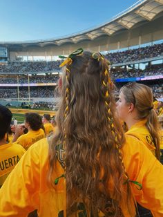 sic em bears Senior Night Hairstyles Volleyball, Game Day Hair With Ribbons, Senior Night Hairstyles, College Softball Hairstyles, College Football Hairstyles, Football Game Day Hairstyles, Game Day Hairstyle, Sports Hairstyles With Ribbon, Football Game Day Hair