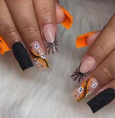 Fall Acrylic Nails Ideas 2023, Shirt Halloween Nails, Square Acrylic Nails Halloween, Halloween 2023 Nails, Short Simple Halloween Nails, Holloween Nails Acrylic, Nail Designs For Halloween, Black Halloween Nails, Horror Nails