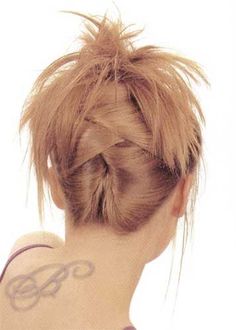 Spiky Updo Hairstyles, 90s Hairstyles Updos, Spiky Updo, Shifting Hairstyles, Peinados Fáciles Para Cabello Corto, Hair Stylies, Hair Reference, Hair Inspo Color, Face Hair