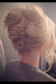 Messy French Twist Updo: Modern Everyday Hairstyles for Women Bridgette Bardot Wedding Hair, French Twist Updo, French Twists, Gala Outfit, French Twist Hair, Bohol, Bridesmaid Hairstyles, French Twist