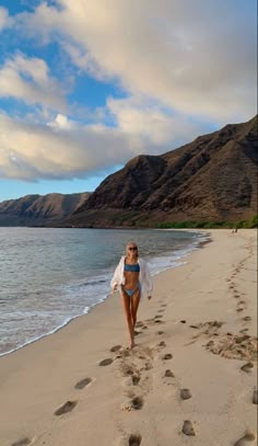 Instagram Hawaii Photos, Beach Vacay Insta Pics, Malibu Beach Pictures, Hawaii Inspo Pictures, Instagram Beach Aesthetic, Summer Photos Inspo Beach, Instagram Picture Ideas Travel, Aesthetic Vacay Pics, Mirror Selfie Vacation