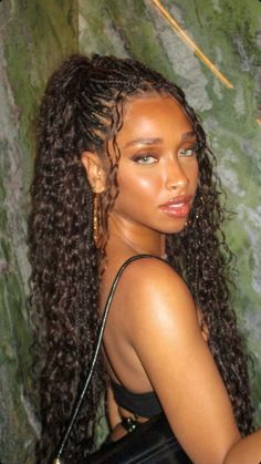 Hairstyles With Micro Braids, Braid Leave Out, Light Skin Braids, Goddess Braids Black Women, Braids For Mixed Women, Boho Braid Styles, Brown Boho Braids, Take Care Of Wavy Hair