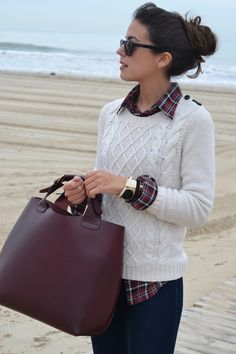 Burgundy bag. Check shirt. Knitted jumper. What more could you want Adrette Outfits, Womens Business Casual, Dita Von Teese, Eclectic Fashion, Old Hollywood Glamour, Fashion Mode, Narnia