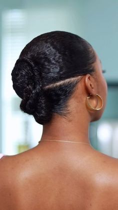 Updo Cabello Natural, Elegant Low Bun, Low Bun Hairstyles Tutorial, Bun Hairstyle Tutorial, Low Bun Hairstyle, Afro Bun, Bun Ideas, A Hairstyle, Hair Bun Tutorial