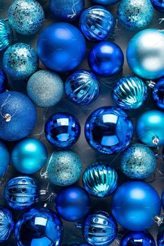 Blue Christmas Astethic, Blue Christmas Aesthetic Wallpaper, Dark Blue Christmas Aesthetic, Christmas Blue Aesthetic, Christmas Aesthetic Blue, Diana Core, Blue Christmas Balls, Monochrome Christmas