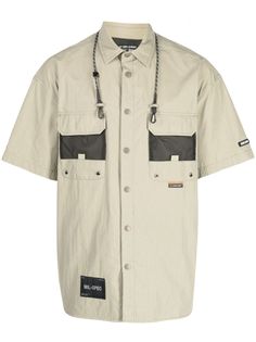 light brown cotton blend logo tag logo patch at the sleeve classic collar front button fastening short sleeves multiple cargo pockets straight hem Brown Long Sleeve Shirt, Cargo Shirts, Logo Tag, Patterned Shorts, Shorts With Pockets, Sleeve Cotton, Size Clothing, Patch Logo, Short Sleeve Shirt