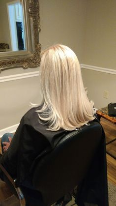 Creamy Light Blonde Hair, Short Butter Blonde Hair, Platinum Blonde Highlights On Dark Hair With Lowlights, Light Neutral Blonde Hair, Full Blonde Balayage, Pearl Blonde Highlights, Blonde Mid Length Hair, Photos For Vision Board, Blonde Hair Goals