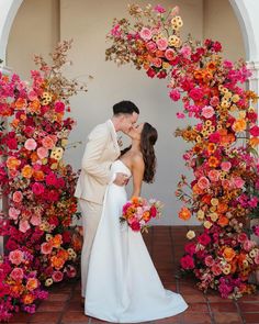 Sunset Wedding Theme, Orange Wedding Themes, Orange And Pink Wedding, Orange Wedding Flowers, Dream Wedding Decorations, Bright Wedding, Sunset Wedding, Wedding Theme Colors, Orange Wedding