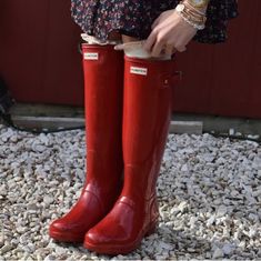 Rain Boots Aesthetic, Rain Boots Outfit Fall, Red Wellies, Red Hunter Boots, Red Rain Boots, Red Rain, Wellington Boots, Swag Shoes