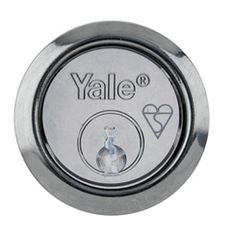 a metal button with the word yalle on it