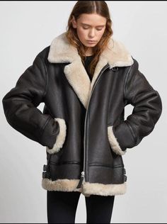 Stay warm and stylish with our collection of Stylish Artificial Fur Leather Jackets. Designed to offer the perfect blend of comfort, luxury, and fashion-forward appeal, these jackets are a must-have addition to any wardrobe. Whether you're heading out for a casual outing or a night on the town, our artificial fur leather jackets ensure you make a statement wherever you go. Features: Luxurious Design: Our jackets feature high-quality artificial fur trim, adding a touch of elegance and sophisticat Pu Jacket, Aviator Jacket, Womens Jackets Casual, Streetwear Mode, Lady Fashion, Aviator Jackets, Coat Winter, Aviator Style, Leather Jacket Black