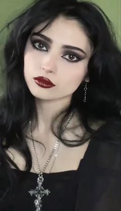 Vampire Goth Makeup, Best Costume Ideas, Gothic Eye Makeup, Maquillage Goth, Maquillage Halloween Simple, Goth Eye Makeup, Dark Makeup Looks, Vampire Makeup, Best Costume