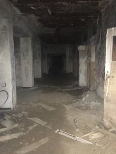 Weirdcore grunge abandoned building Acnh Maps, Apocalypse Aesthetic, Creepy Core, Creepy Images, Strange Places, Scary Places, Mia 3