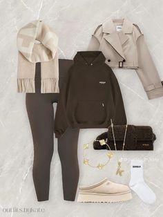 Blackpool Outfit, Cozy Outfit School, Cute Pub Outfit, Shein Christmas Outfits, Comfy Autumn Outfits, Outfit Ideas With Uggs, Outfit Inspirations Winter, Grey Outfits For Women, Neutral Outfits Women