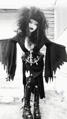 Angel Goth Aesthetic, Real Goth Outfits, Ice Goth, Gothic Lockscreen, Curvy Goth Outfit, Goth Glasses, Cabaret Goth, Black Goths, Chubby Goth