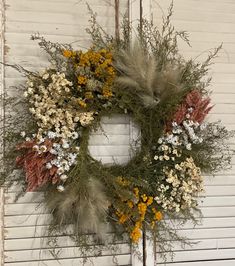 Dry Flowers Wall Decor, Dried Flower Wreath Ideas, Indoor Wreath Ideas Living Rooms, Dried Strawflower Wreath, Spring Wreath Dried Flowers, Fall Dried Flower Wreath, Dried Yarrow Wreath, Large Dried Flower Wreath, Autumn Dried Flower Wreath