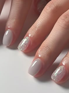 light gray and silver glitter jelly nails Formal Look, Bridal Nail Art, Silver Nail, Her Nails, Gray Nails, Sparkle Nails, Short Acrylic Nails Designs, Get Nails, Neutral Nails