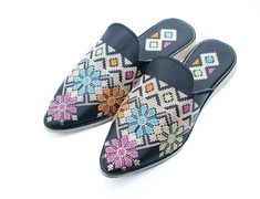 A Moroccan Womens Babouche slippers with floral embroidered and pointed toe offers a casual chic appearance for any ensemble. Classic flower leather babouche get a charming update with embroidered floral pattern. Keep the feminine vibes going when you style these Moroccan babouche slippers chalk pair with a satin maxi dress. Treat your feet to the best of things by choosing these Wedding Moroccan embroidered slippers from Fes! They are crafted from velvet textured leather and designed with engraved metal flower designs, could be a great Moroccan bride slippers gift for Wedding party! Hurry, take advantage of our best offers ever: 🌟 Buy 2 item And Get 10 % OFF 🌟 Your discount Apply Automatically at Checkout 🌟 Buy 3 item And Get 15 % OFF 🌟 Your discount Apply Automatically at Checkout 🌟 Traditional Flat Heel Spring Mules, Traditional Flat Heel Mules For Spring, Traditional Closed Toe Mules For Spring, Traditional Summer Mules With Pointed Toe, Traditional Flat Slippers For Spring, Traditional Slip-on Mules For Spring, Traditional Leather Mules For Spring, Slippers Embroidered, Moroccan Bride