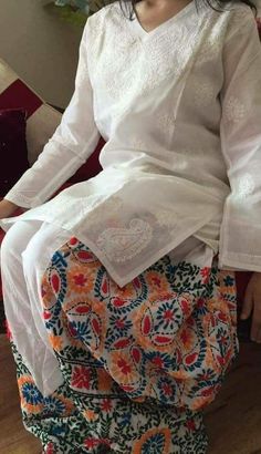 White Kurta With Colourful Dupatta, Broket Kurta Design, Chikankari Styling, White Chikankari Kurta Styling, White Chikankari Suits, Chikankari Kurta Designs, Casual Kurti Outfits, Chickenkari Suits, Phulkari Kurta