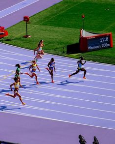 the women's 4x100m relay team is competing