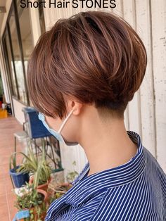 Discover the top bob haircut trends for 2025! Find styles perfect for women with round faces, fine, thin, or thick hair. Explore trendy cuts for curly and wavy hair, and see how blonde bobs are making a statement.