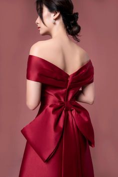 Red Taffeta Bridesmaid Dresses, Luxury A-line Off Shoulder Dress For Cocktail, Glamorous Dress, 50th Clothes, Taffeta Fabric, Mean Blvd, Taffeta Dress, Prom Dress Inspiration, Glamorous Dresses