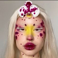 Flower Look Makeup, Flower Halloween Makeup, Orchid Costume, Conceptual Makeup, Fruit Makeup, Makeup Artistic, Lotus Makeup, Orchid Makeup Look, Orchid Makeup