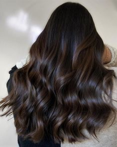 Brown Hair With Lowlights, Dark Chocolate Hair, Dark Chocolate Brown Hair, Black Hair Balayage, Dark Brunette Hair, Hair Color Chocolate, Chocolate Brown Hair Color, Brown Hair Looks, Brown Hair Inspo