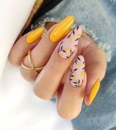 Yellow Nail Art, September Nails, Makijaż Smokey Eye, Preppy Room, Nails 2023, Yellow Nails, Beauty Nail, Summer Nail, Short Acrylic Nails