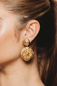 Ornate Brass Pierced Earrings, Ornate Pierced Brass Earrings, Statement Jewelry Outfit, Luxury Victorian Brass Earrings, Luxury Statement Brass Pearl Earrings, Luxury Gold-tone Statement Earrings, Gold Statement Jewelry, Vintage Statement Jewelry, Elizabeth Cole