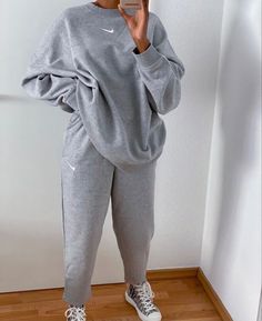 Mermaid Birthday Party Snacks, Nike Sweatsuit Outfits Women, Grey Tracksuit Outfit Women, Nike Matching Set Outfit, Nike Tracksuit Outfit Women, Womens Tracksuit Outfit, Sweatsuit Outfits Women, Nike Sweats Outfit, Grey Nike Tracksuit