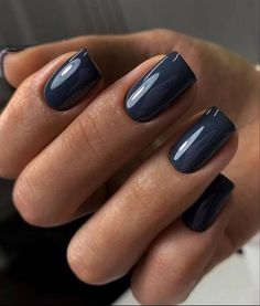 Late January Nails, Mail Colors 2023 Fall, Solid Nail Color Ideas Winter, Lawyer Nails, January Nail Colors, Winter Nail Colors, Work Nails, Casual Nails