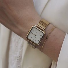 Trendy Watches Women, Watches Aesthetic, Pretty Watches, Unique Watches, Trendy Watches, Pretty Jewelry Necklaces, Watches Women