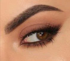 Makeup Tutorial For Brown Eyes, Makeup Minimalist, 1960s Makeup, Liner Tutorial, Easy Winged Eyeliner, Eyeshadow For Green Eyes, 60s Makeup, Ball Makeup, Winged Eyeliner Tutorial